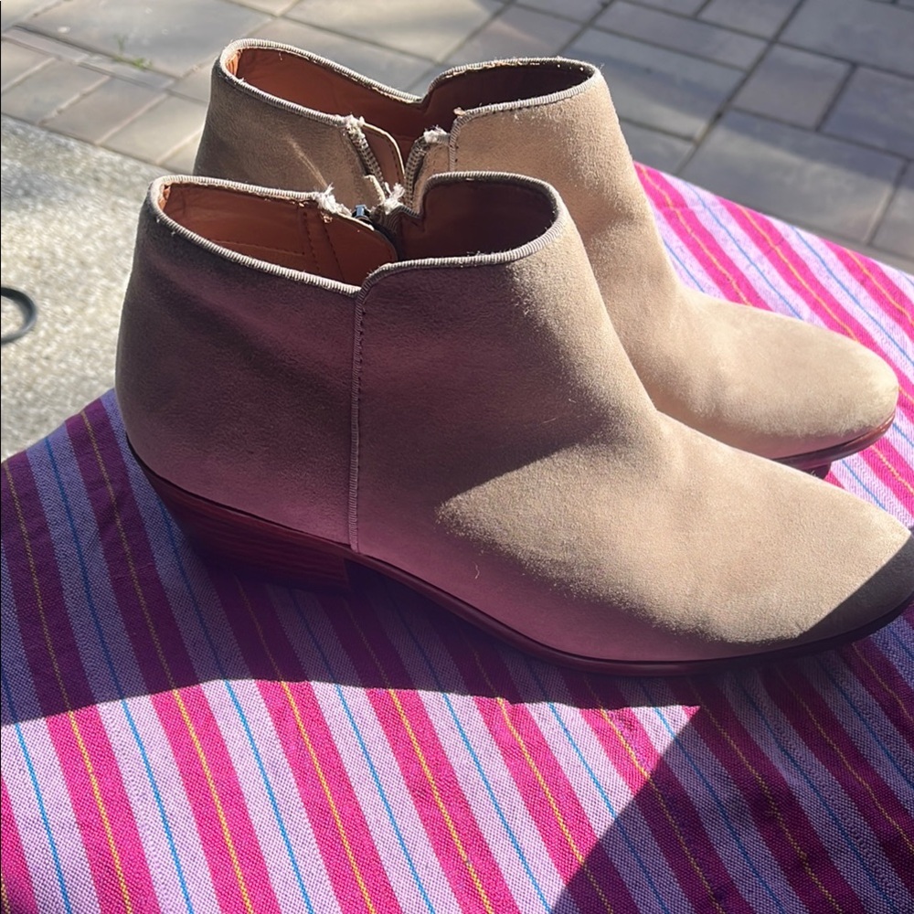 NWT Women's Sam Edelman Tan Suede Ankle Boots Size 9